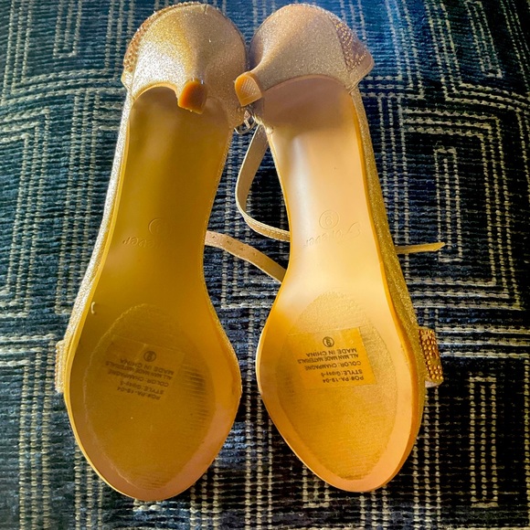 Sandals - Picture 2 of 5